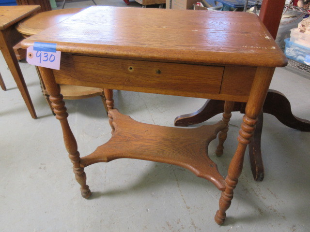 lot 930 image: OAK ACCENT TABLE