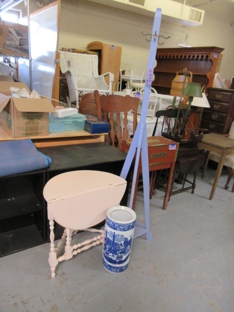 lot 935 image: HOME DECOR