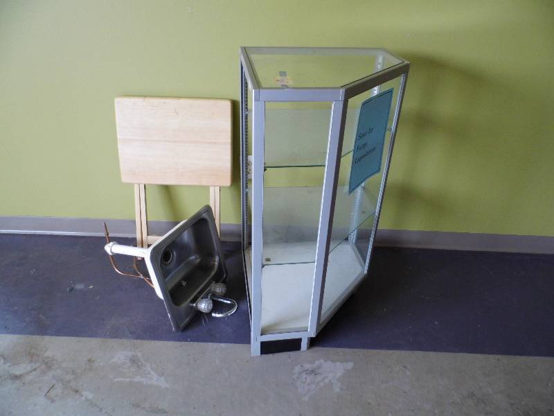 Display Case - Sink - TV Tray