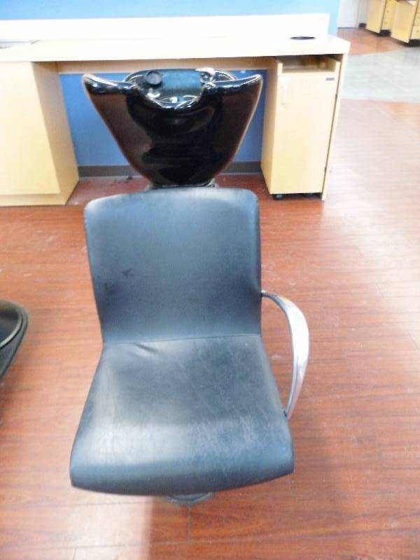 Wash Sink w Chair