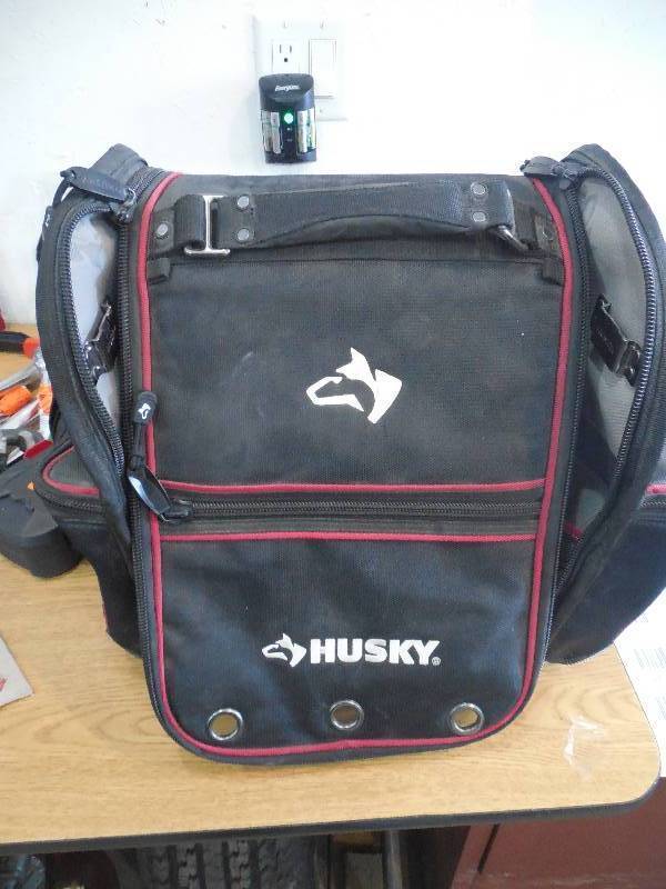 lot 40 image: Husky 12 in. Technician Bag