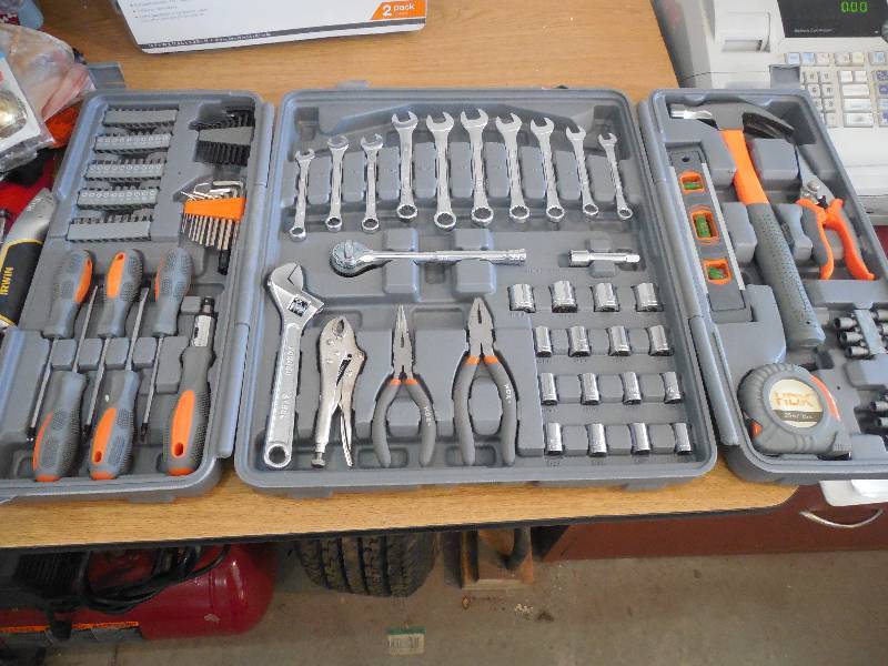 lot 12 image: HDX Homeowners Tool Set (137-Piece)