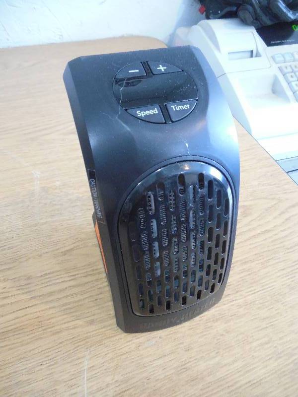 lot 22 image: 350-Watt Wall Outlet Handy Heater