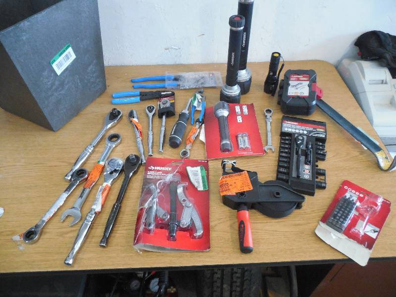 lot 24 image: HUSKY ASSORTED TOOL LOT