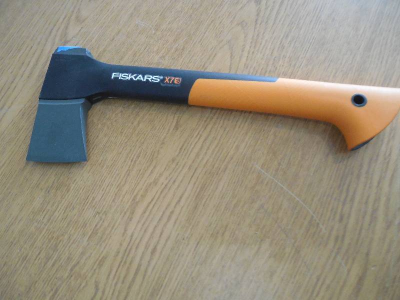 lot 41 image: Fiskars Forge Steel Blade, 13-34 in. FiberComp Handled Garden Hatchet