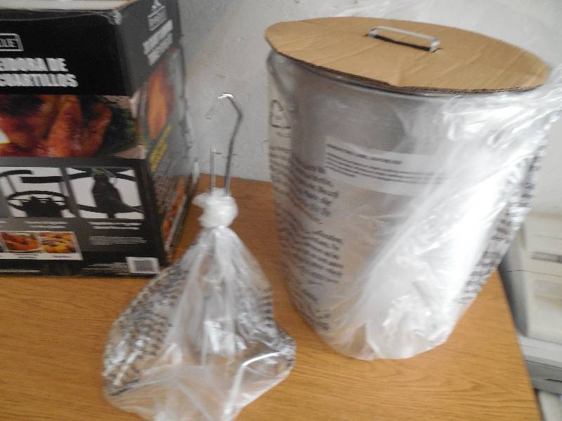 lot 47 image: 30 QT COOKING POT