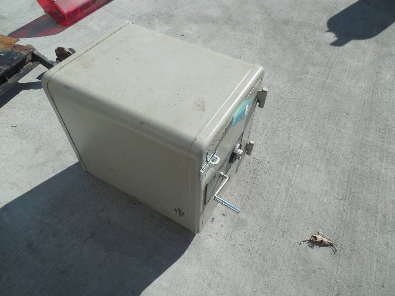 lot 61 image: SENTRY VALUEGUARD 1380 SAFE