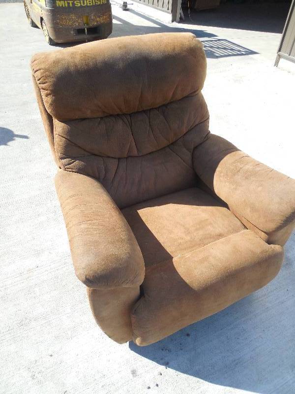 lot 72 image: RECLINING CHAIR