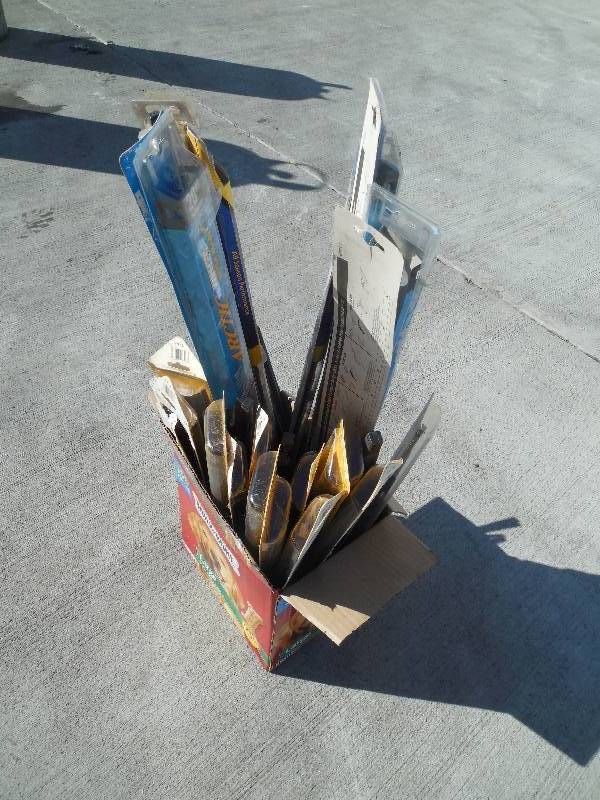 lot 74 image: WINDSHIELD WIPER LOT