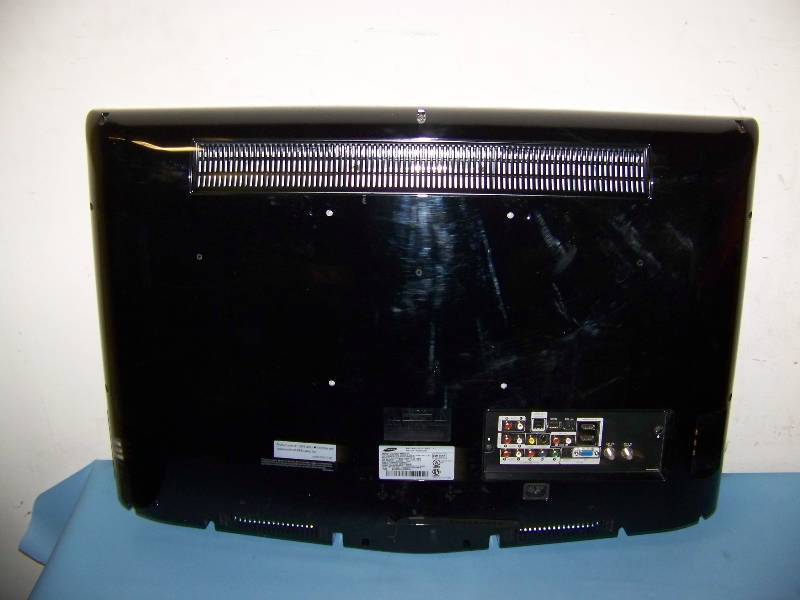 lot 16 image: 32, Samsung, LCD, HDTV  Television with Remote Control and Stand in Original Box