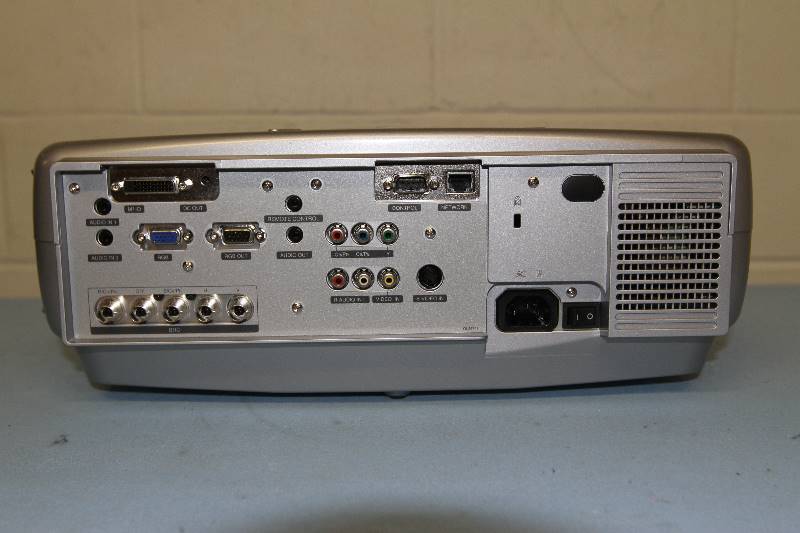 lot 102 image: Hitachi CP-X1250 Large Venue Multimedia 3LCD ComputerVideo Projector