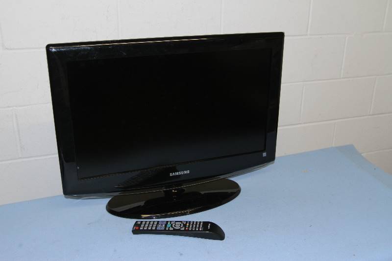 lot 103 image: Samsung 26 720p LCD HDTV Television with ATSC Tuner, StandBase & Remote Control
