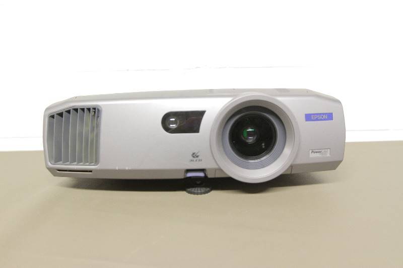lot 122 image: Epson PowerLite 7900 HD Capable XGA Conference Room LCD Projector