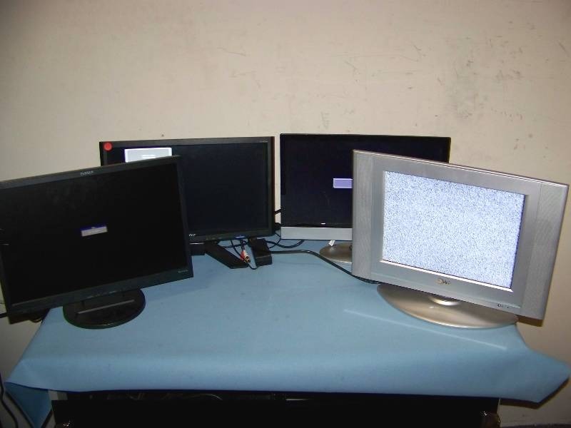 lot 77 image: (6) Computer  PC Monitors