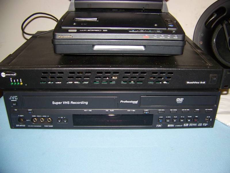 lot 78 image: Miscellaneous lot of Audio  Video items for PARTS  REPAIR