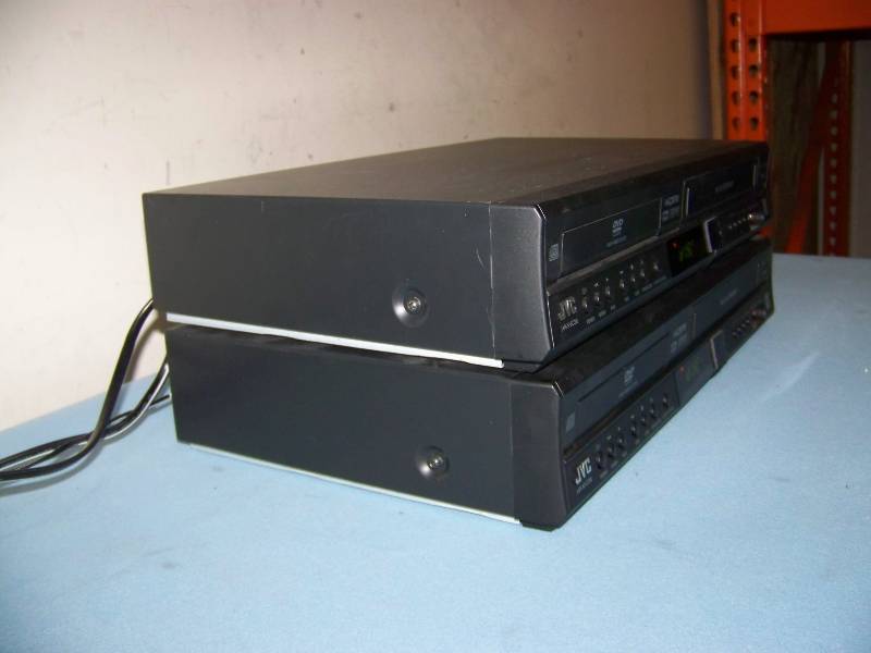 lot 90 image: (2) JVC, DVD  VCR Combo Players with HDMI Output