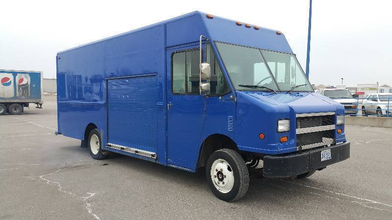 2002 Freightliner Food Service Step Van w 18 Cargo Box