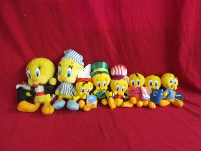 lot 114 image: Tweety Bird Toys