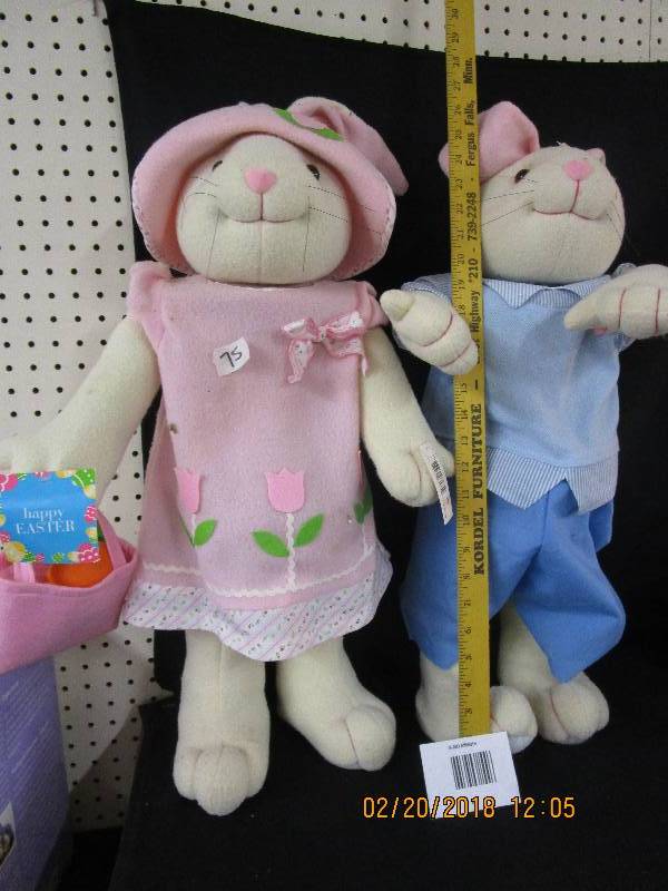 lot 4 image: Pair of Bunnies