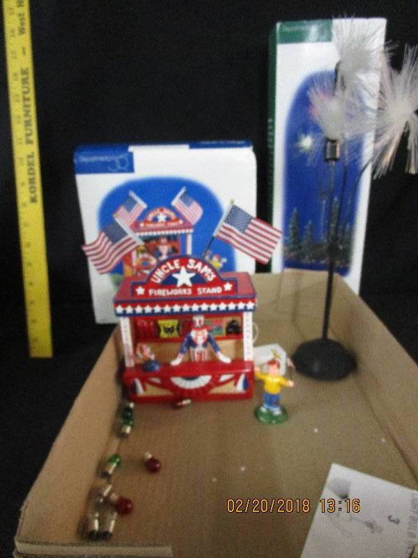 lot 10 image: Department 56