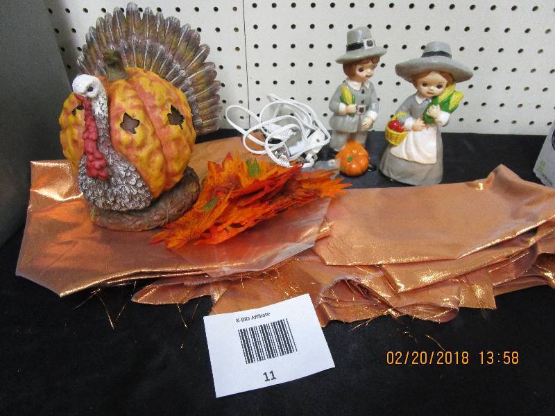 lot 11 image: Thanksgiving Dcor