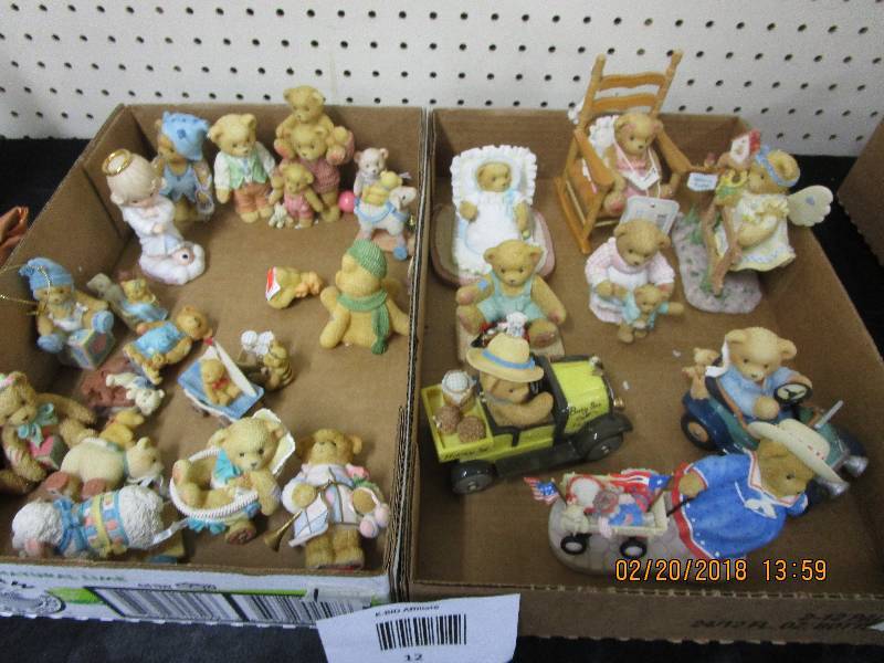 lot 12 image: Cherished Teddies