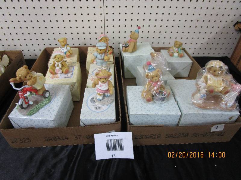 lot 13 image: Cherished Teddies