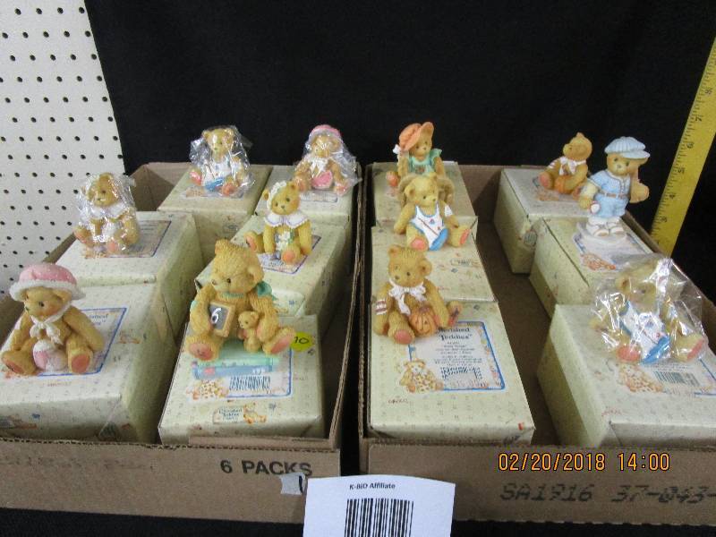 lot 14 image: Cherished Teddies
