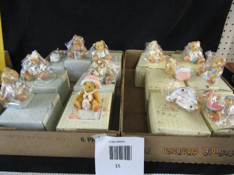 lot 15 image: Cherished Teddies