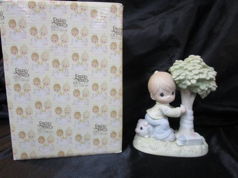 lot 21 image: Precious Moments