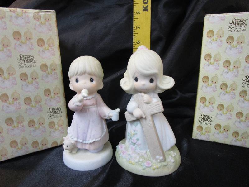 lot 23 image: Precious Moments