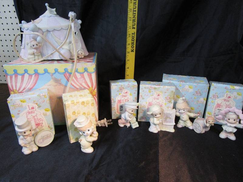 lot 40 image: SPECIAL Sammys Circus Precious Moments
