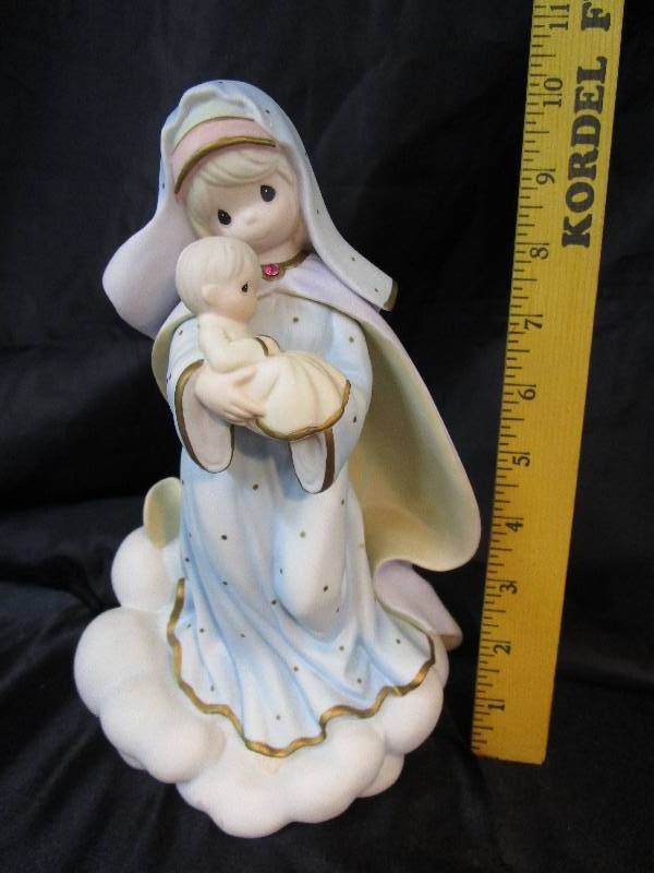 lot 43 image: Precious Moments