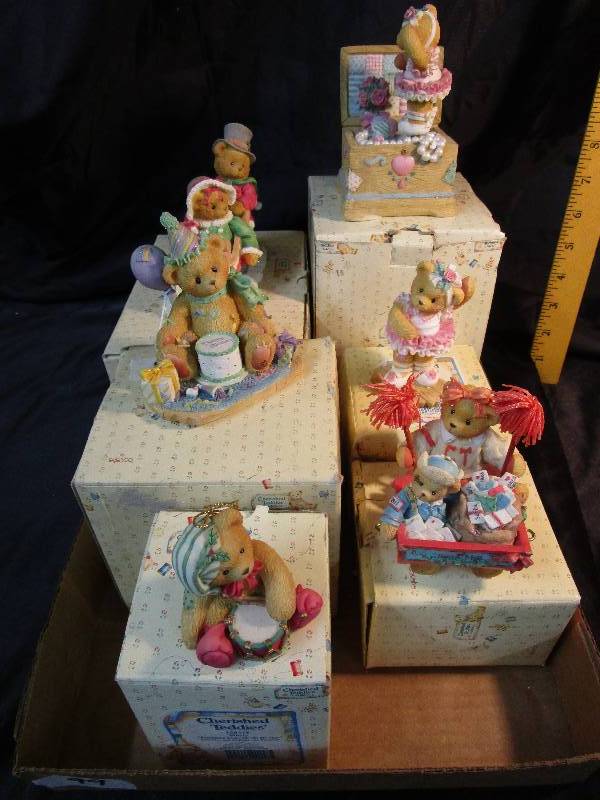 lot 45 image: Cherished Teddies