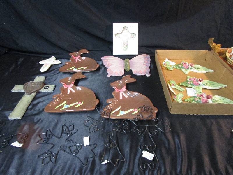 lot 51 image: Home Decorations