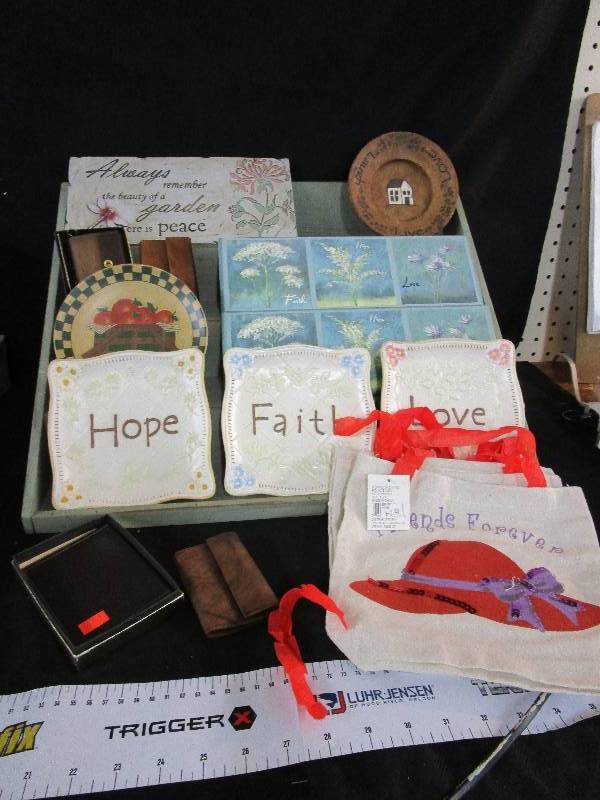 lot 56 image: Home Decorations