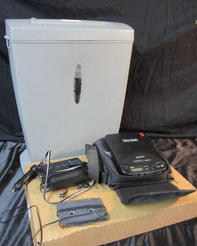 lot 83 image: Paper Shredder and Cd Player