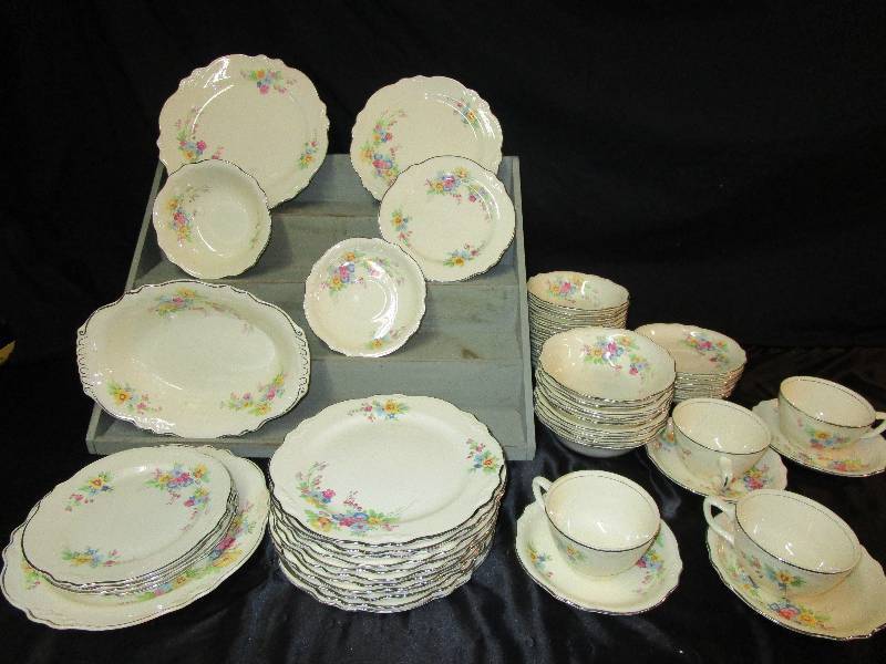 lot 87 image: 62 -Pc Homer Laughlin Virginia Rose