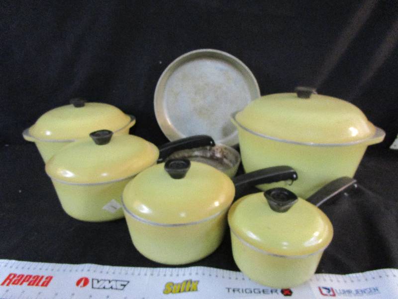 lot 107 image: Kettles