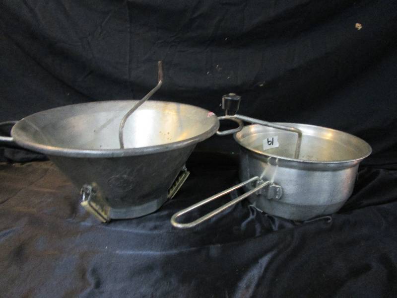 lot 117 image: Collanders #4 Made in France Brevete SGDG