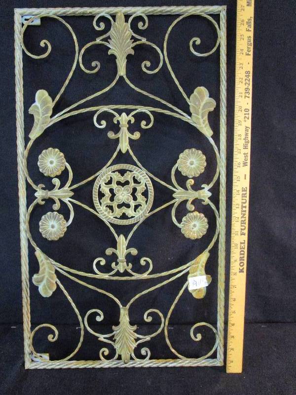 lot 134 image: Metal Dcor 15 12 x 27 12