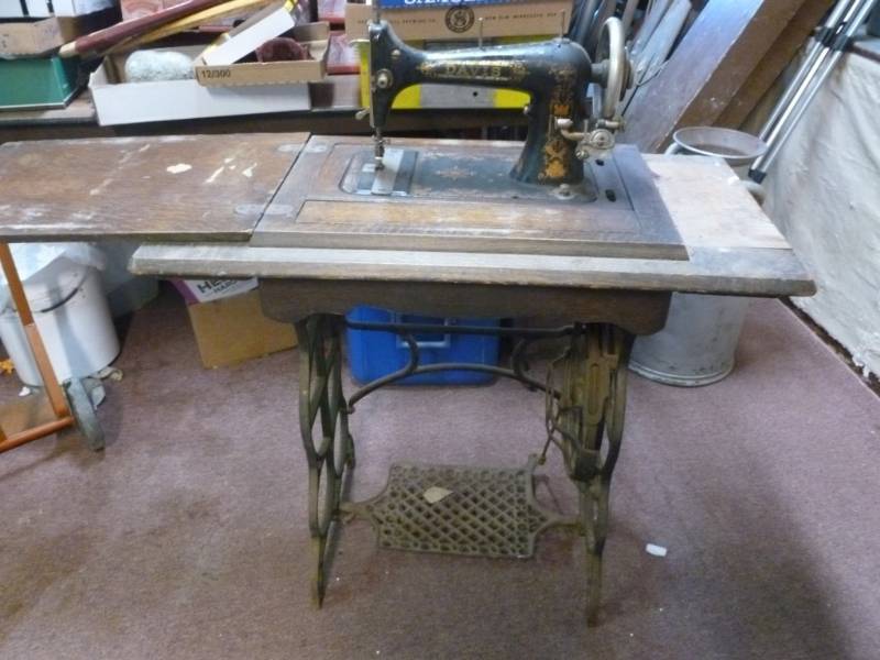 lot 2 image: Antique Sewing Machine