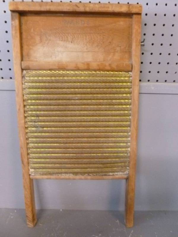 lot 9 image: Vintage Wash Board