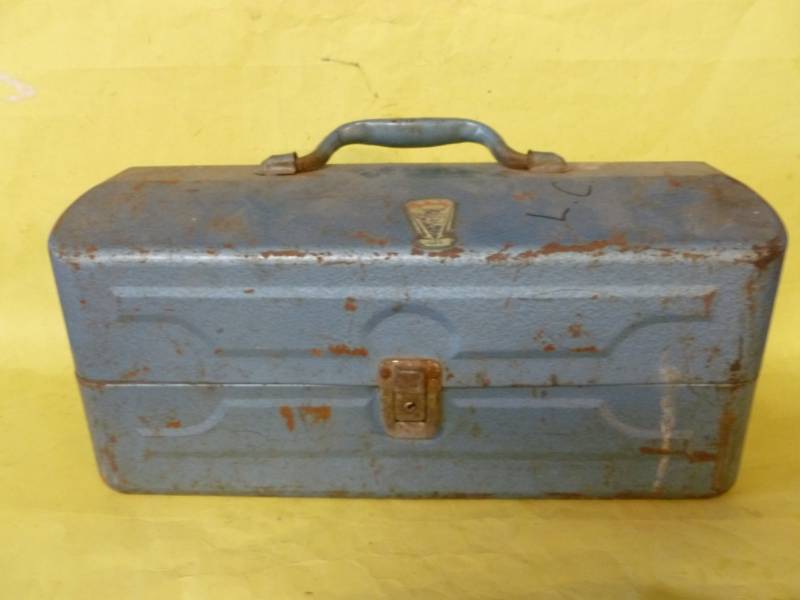 lot 11 image: Vintage Tool Box