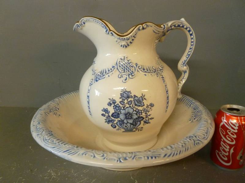 lot 31 image: Wash Basin And Pitcher