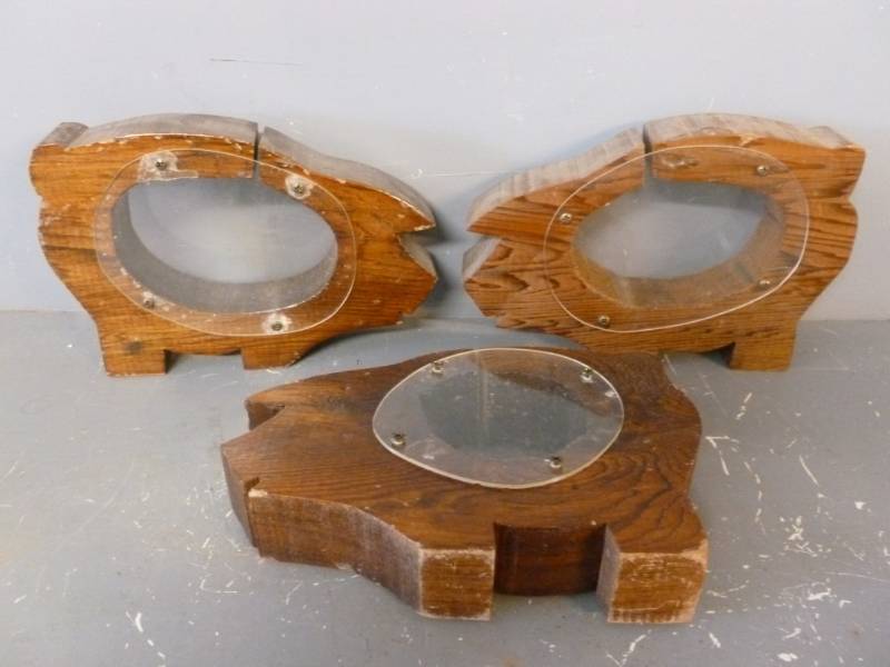 lot 42 image: Custom Made Coin Banks