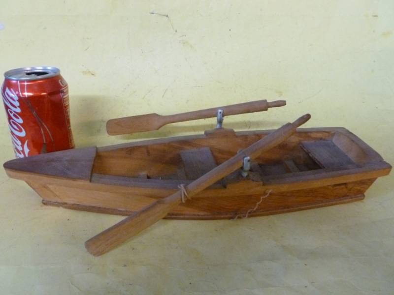 lot 47 image: Custom Made Wooden Mantle Decoration