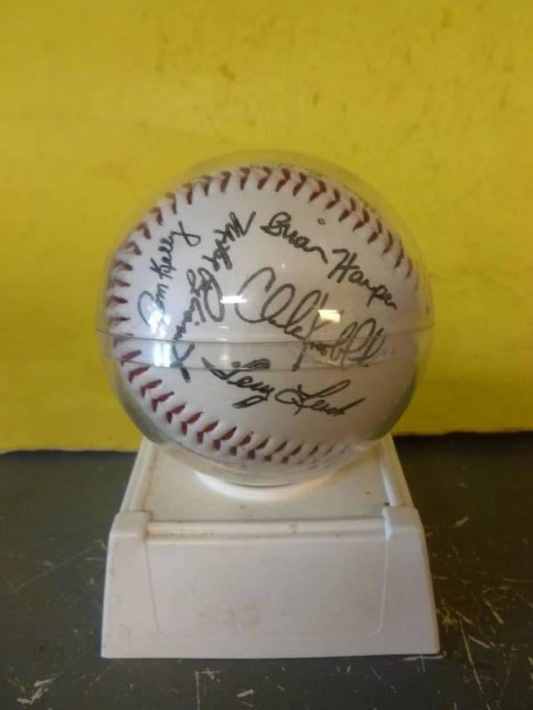 lot 69 image: Minnesota Twins Collectible