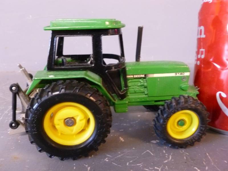 lot 91 image: Ertl Tractor