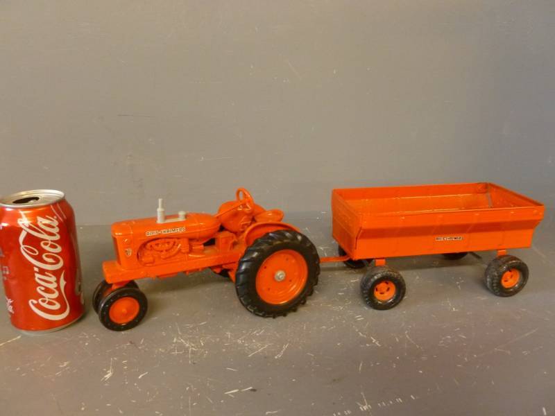 lot 93 image: Ertl Tractor
